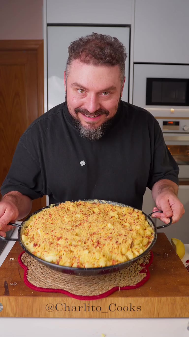 Mac and cheese españolizados con chorizo picante