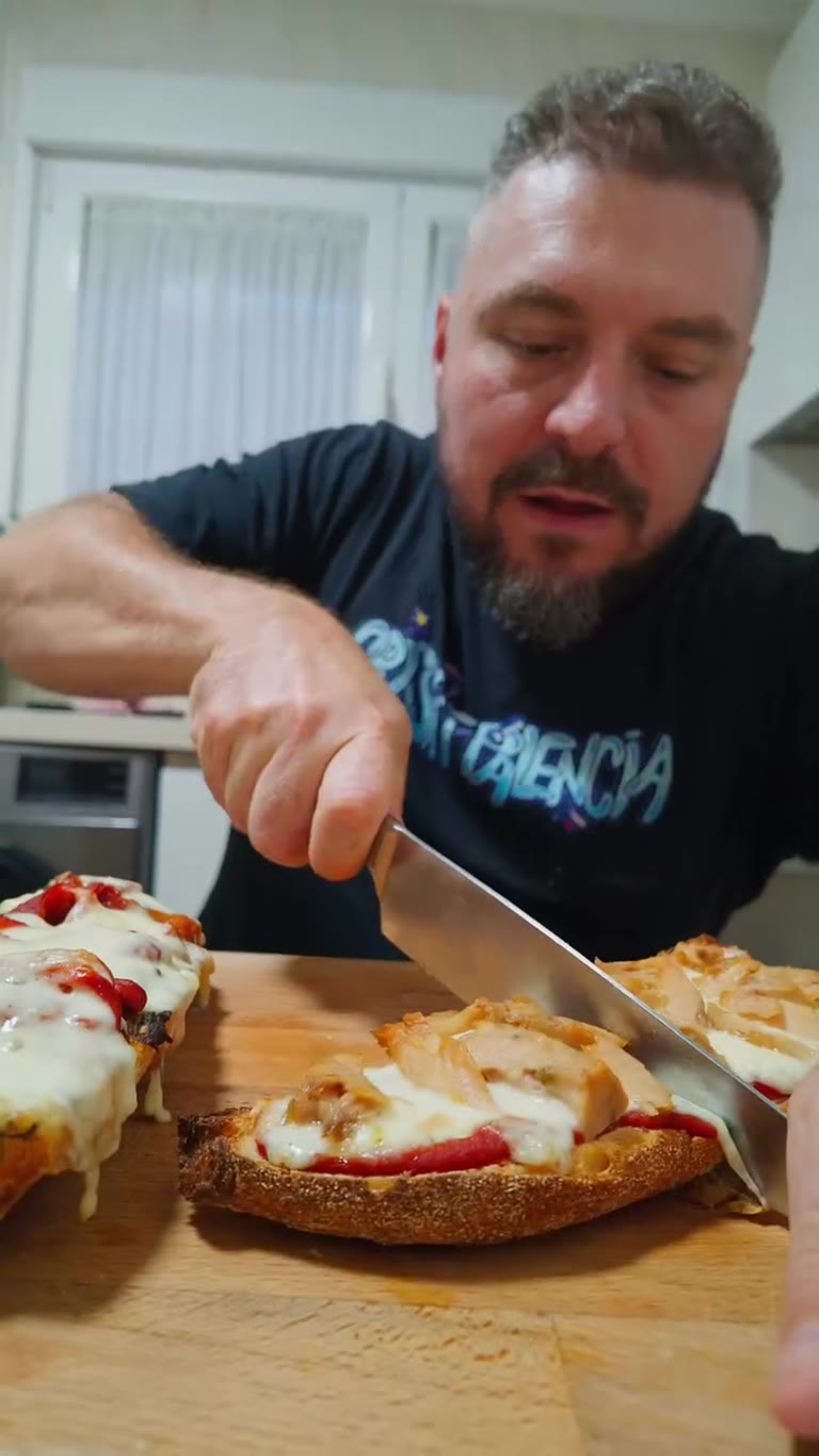 Paninis de conservas: morcilla con pimientos y bonito con tomate